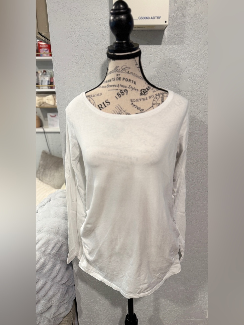 BumpStart by Motherhood Maternity White Long Sleeve Ruched Tee | Size Medium - Picture 2 of 10